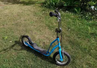 Koloběžka s nafukovacími pneumatikami