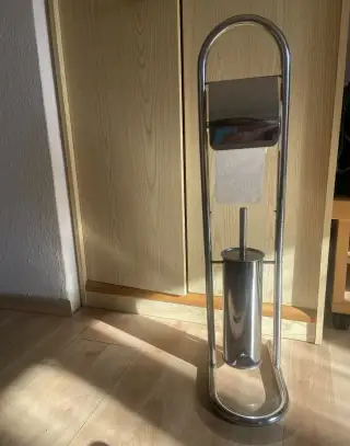 Stojanovy drzak toal.papiru a stetky