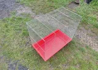 Klec pro papouška červená