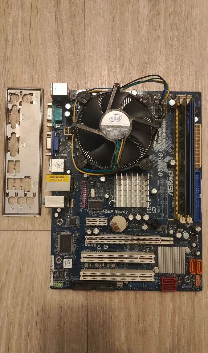Základní deska Asrock G31M-S + Intel E6600 2.8GHz + 4GB Ram
