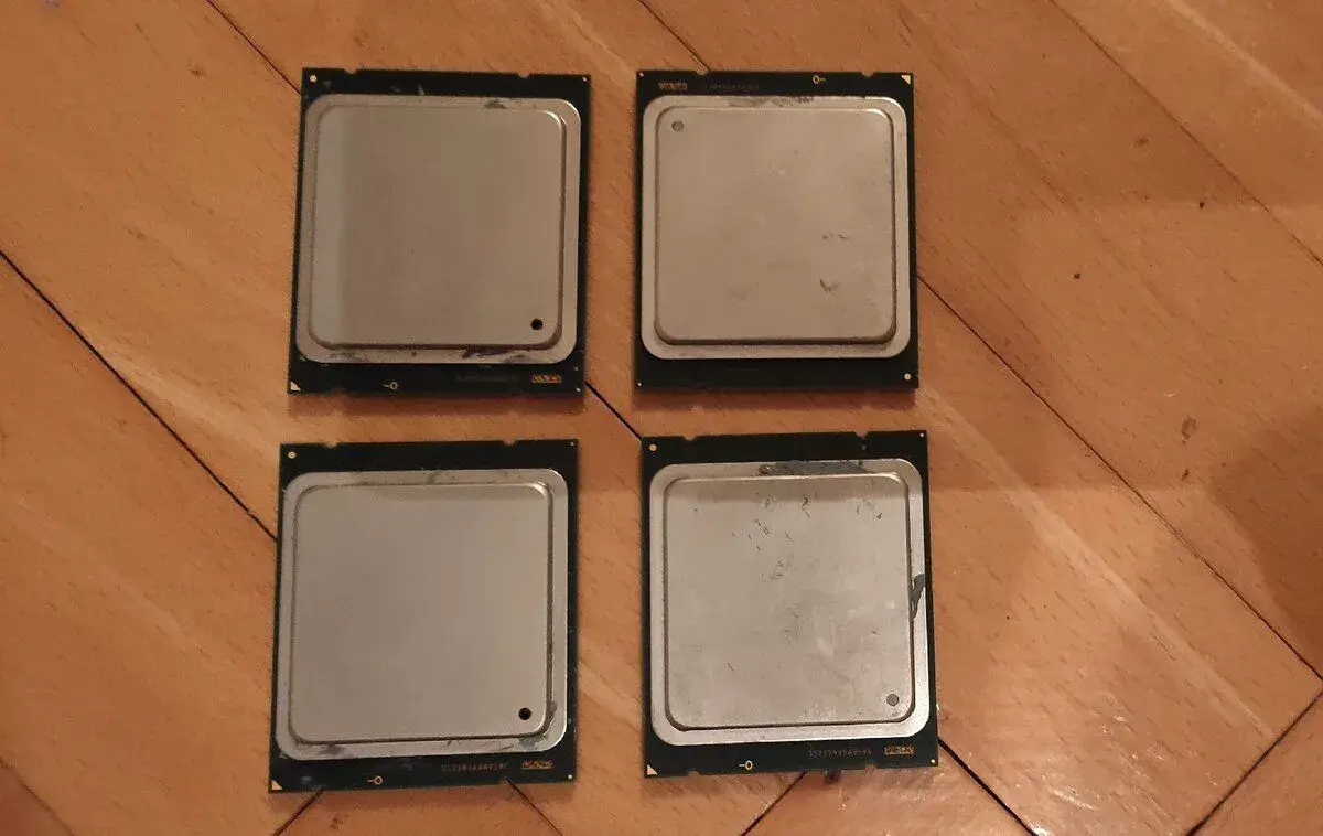 4x Intel Xeon E5-2670