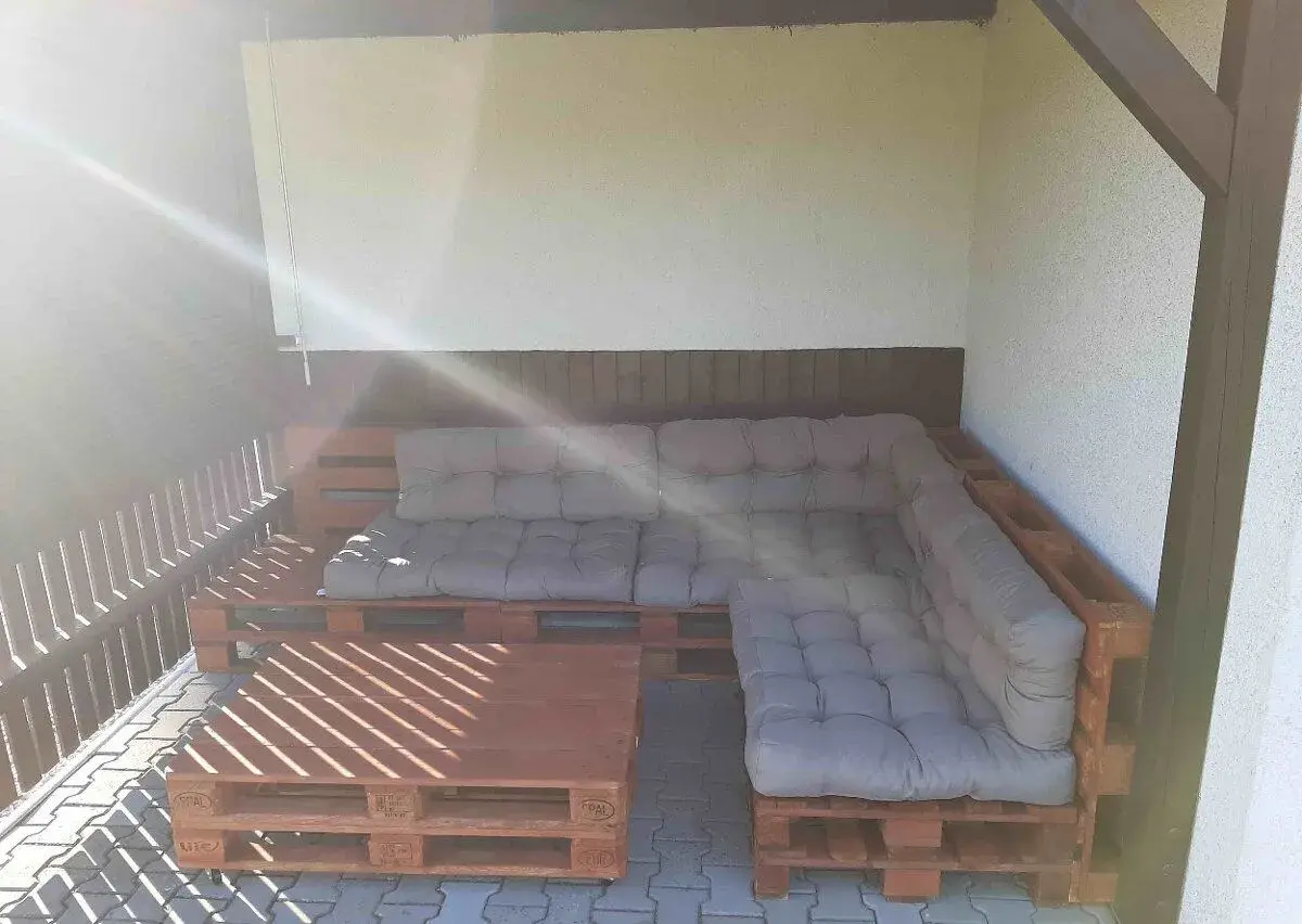 Sada podsedáků na paletový nábytek