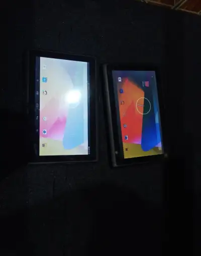 2x 7" Android tablet – plně funkční, displeje bez prasklin