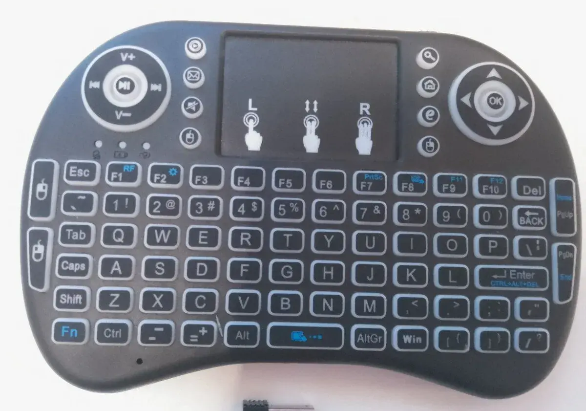Bezdrátová MINI klávesnice I8 s podsvícením - Nová