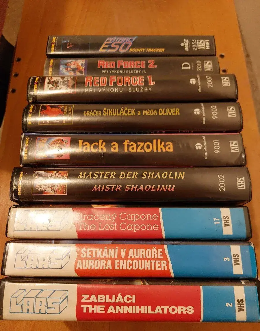 VHS originální videokazety z 90. let