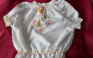 Dětská ručně vyšívaná halenka