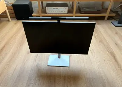 28" HP U28 4K IPS, USB-C 65 W + LED lampa Baseus