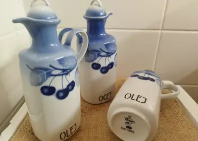 Porcelánová sada Olej a Ocet – THUN MODRÉ TŘEŠNĚ (Saphyr)