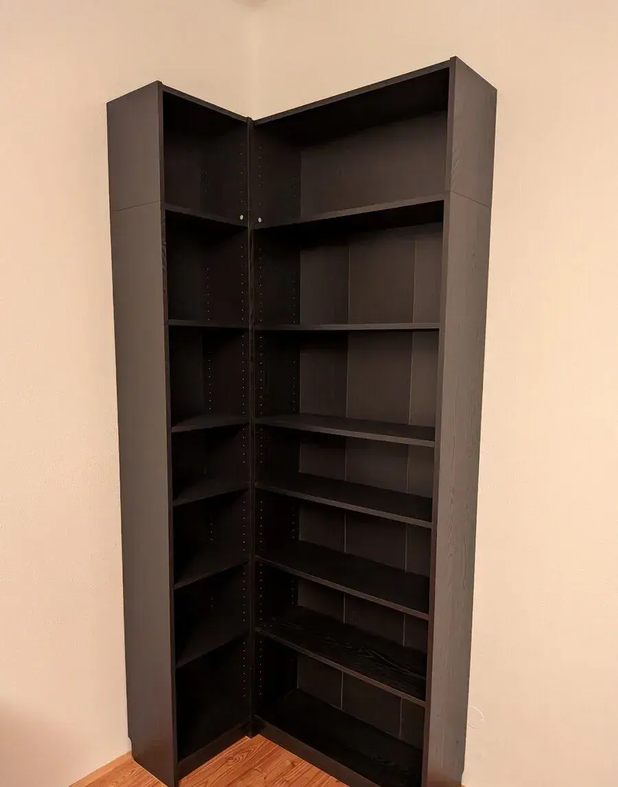 Knihovna IKEA BILLY (černá vzor dub) + nástavce – Plzeň
