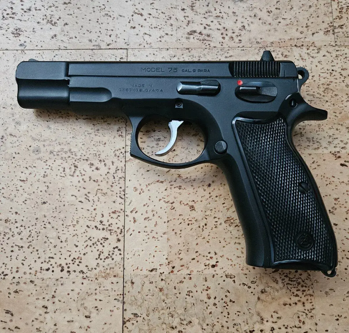 CZ75 cal.9mm+příslušenství
