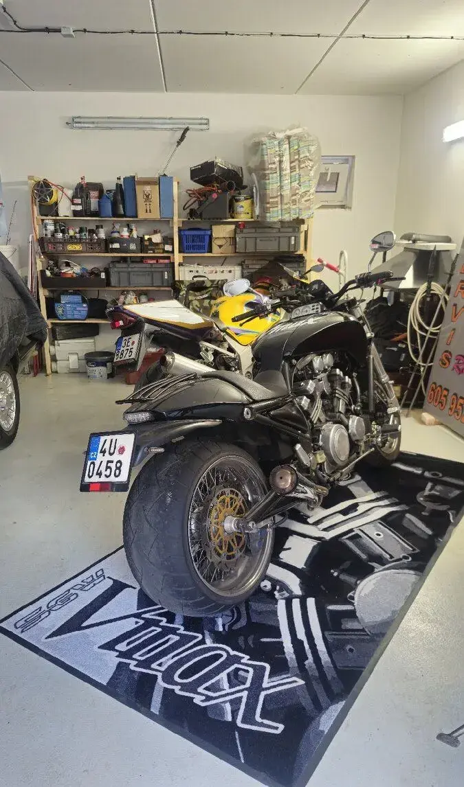 Yamaha V-max 1200 stavba
