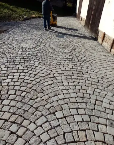 POKLÁDKA ŽULOVÉ KOSTKY