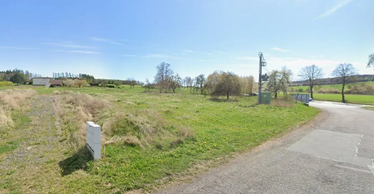 Rovinatý stavební pozemek 1479m2 - Mirošov - Rokycany