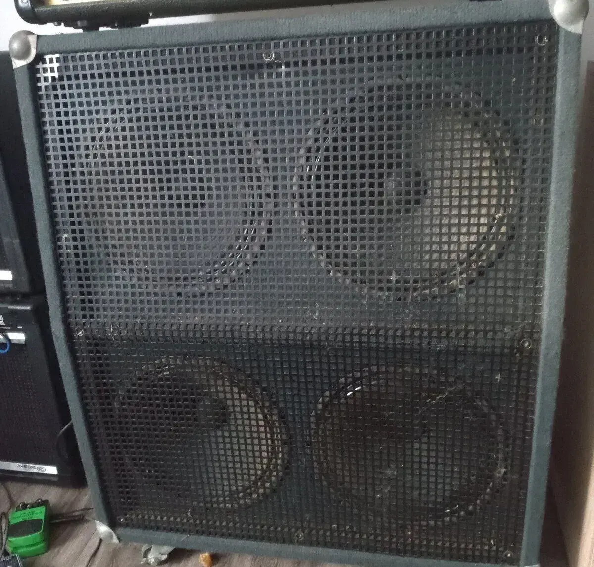 Prázdný kytarový box 4x12