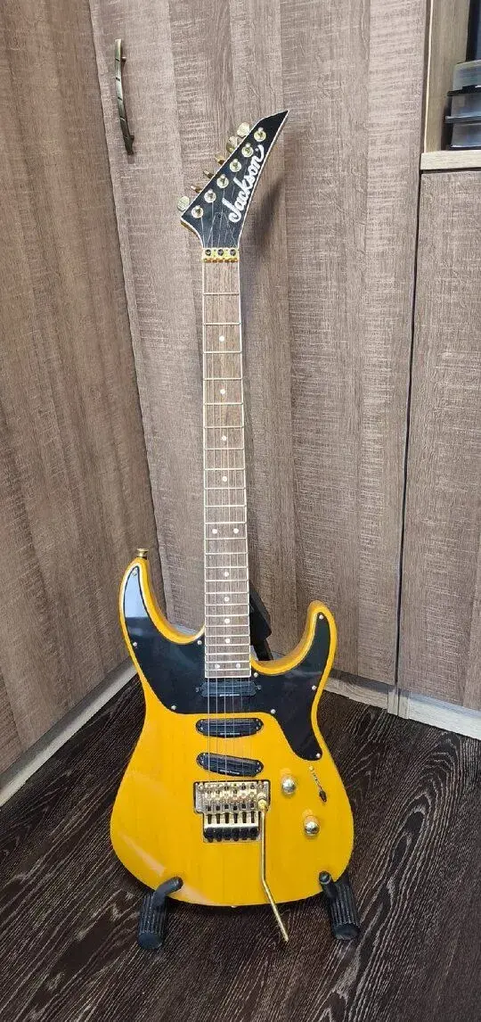 Jackson Superstrat Yellow s Floyd Rose a Duncan Designed