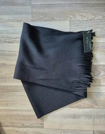 Černá vlněná šála