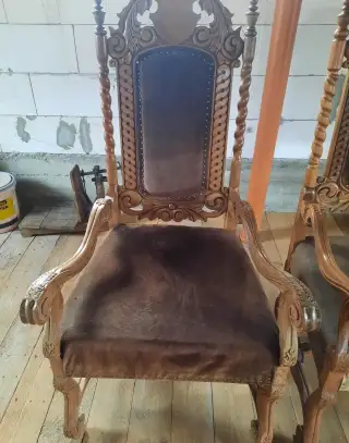 Dvě židle a stůl