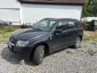 Suzuki grand