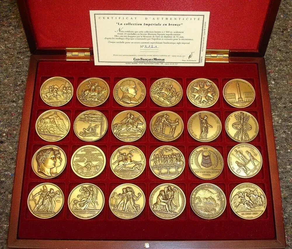Sada 24 BRONZOVÝCH medailí NAPOLEON Bonaparte La Collection