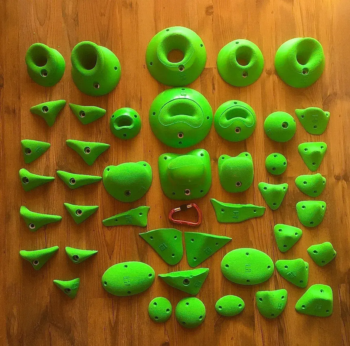 Nové lezecké chyty THEREX Boulder set - 44 kusů
