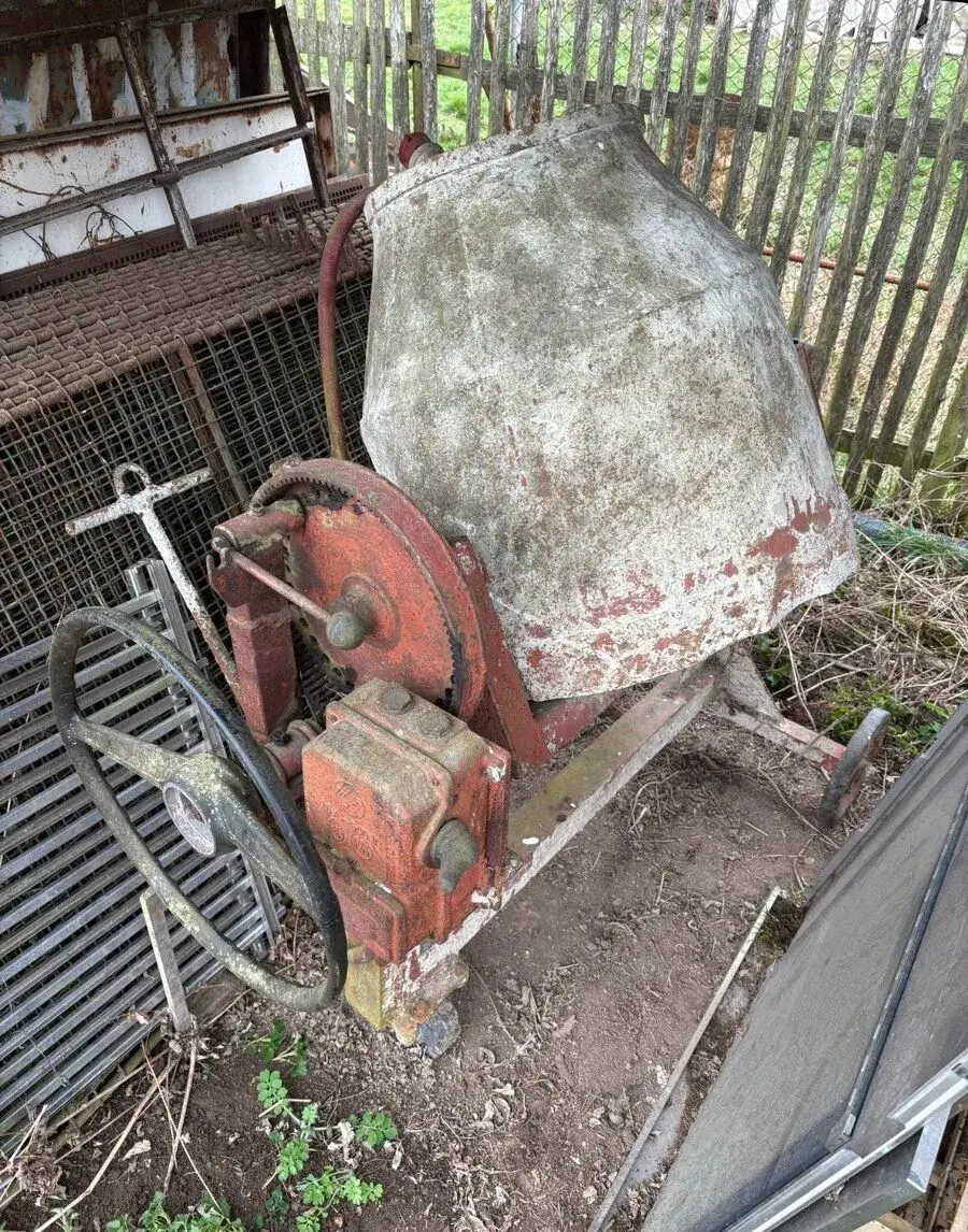 Stavební míchačka na beton nebo maltu