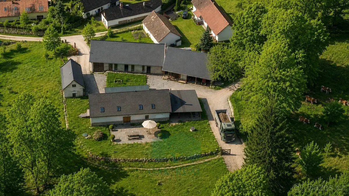 Prodej zemědělské usedlosti o velikosti 952 m², pozemky o ce