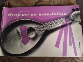 Hra na mandolínu