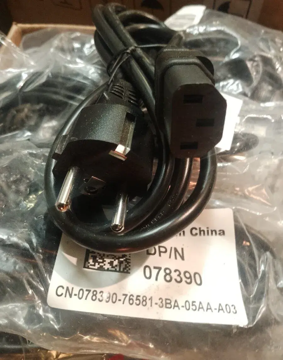 Napájecí kabel 220 1.8m 30ks