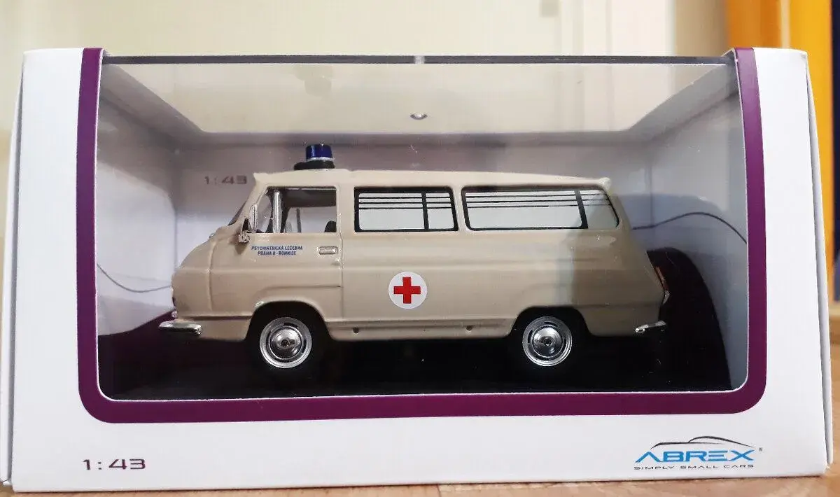 Abrex 1:43 Škoda 1203 Sanitka-převozka Bohnice