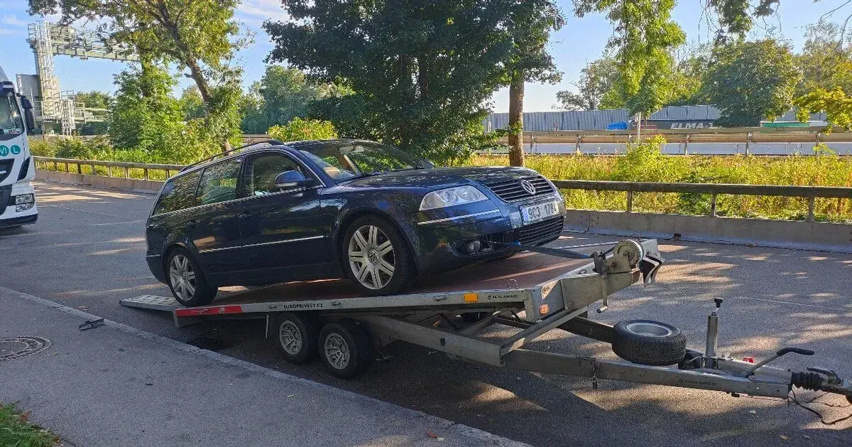 Carkeeper 4020S - sklopne plne plato se sajtnami, 2700kg