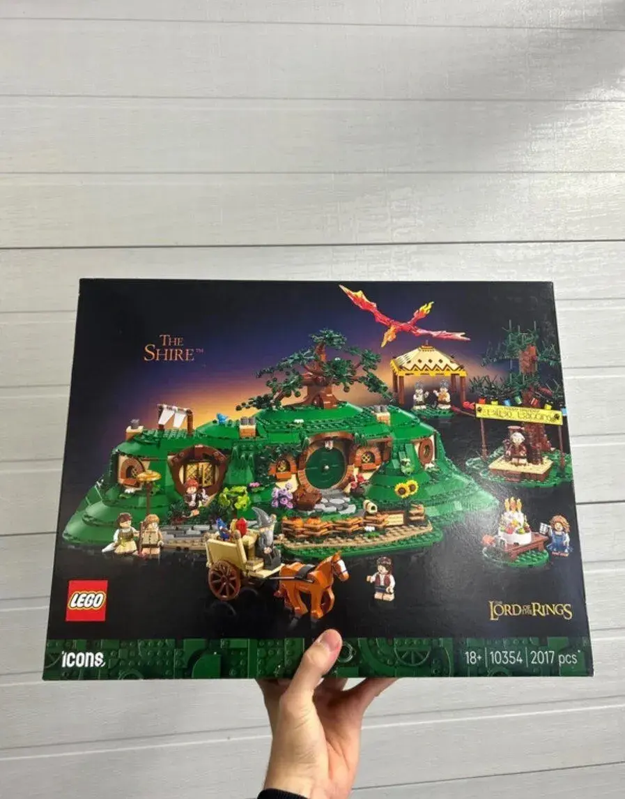LEGO Icons The Lord of the Rings 10354 The Shire – Brand New