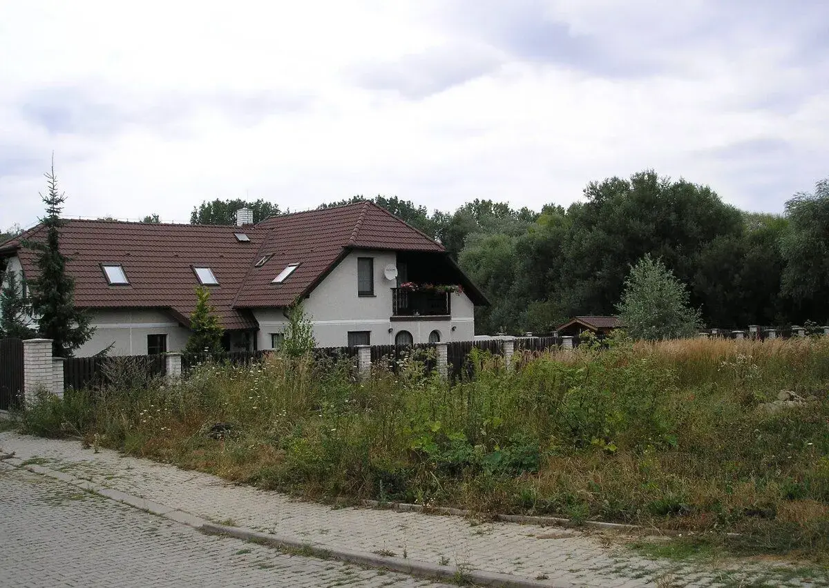 Prodej stavebního pozemku 1 083 m², Praha 10 - Dubeč -