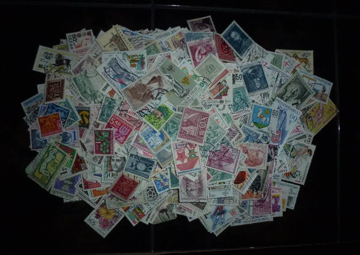 Poštovní známky Československo přes 1000 ks
