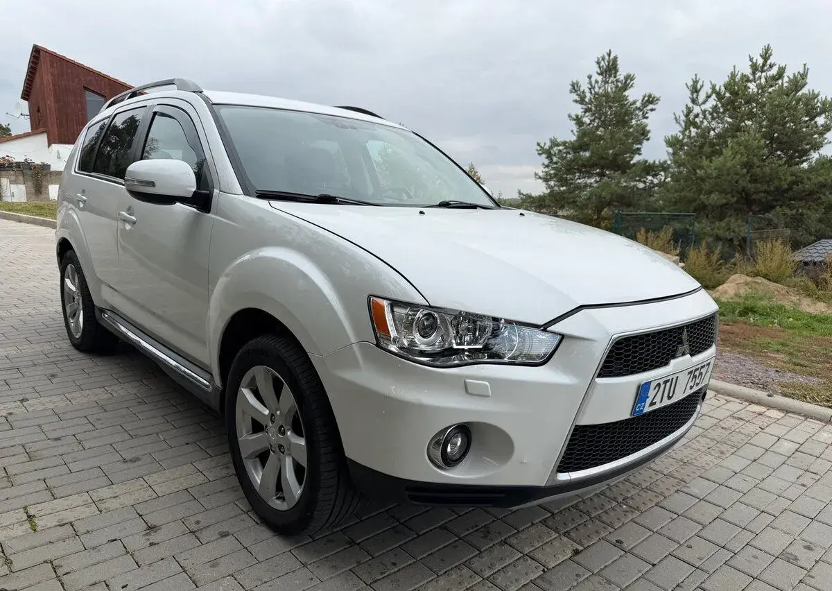 Mitsubishi Outlander – 2011, 214 000 km