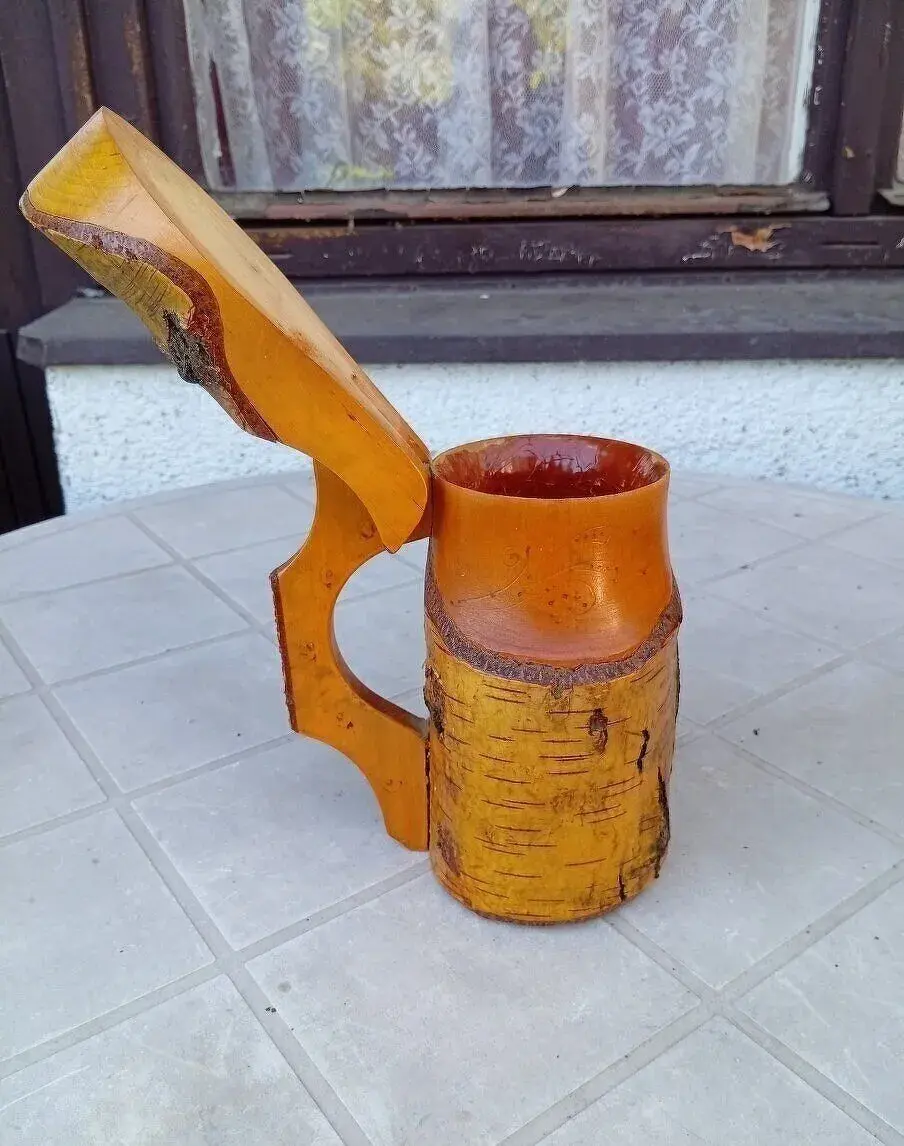 Starý dřevěný korbel.