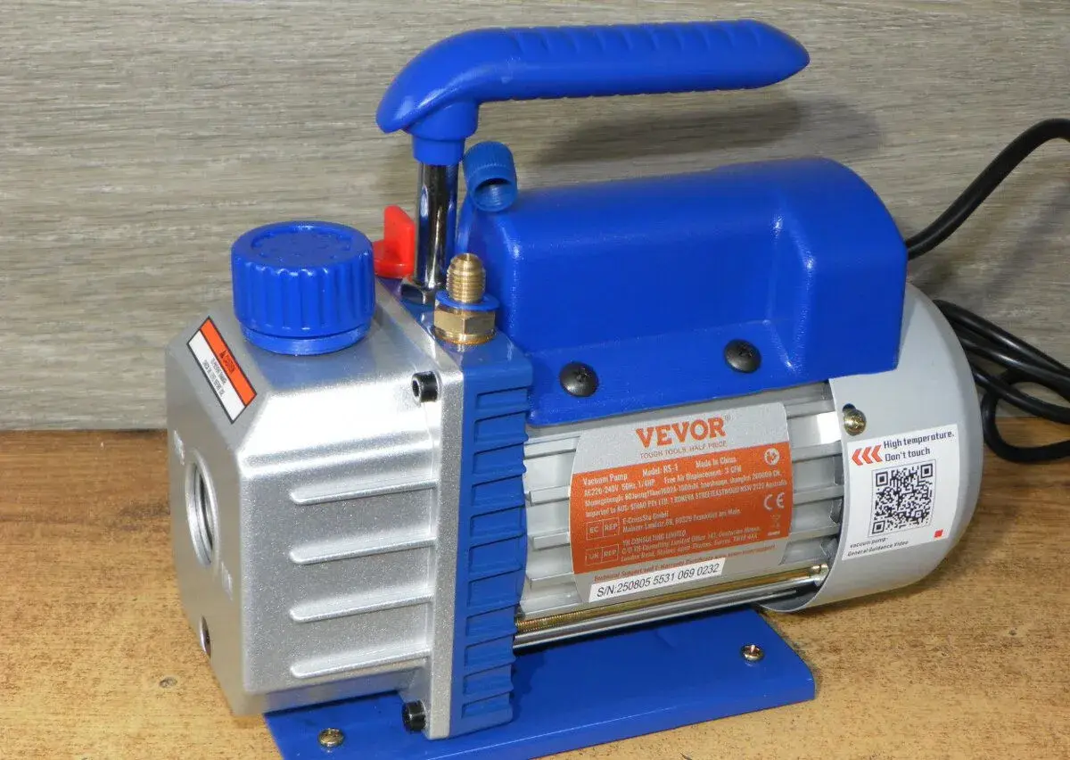 Olejová rotační vývěva, vakuová pumpa, 230 V, vakuum 5 Pa
