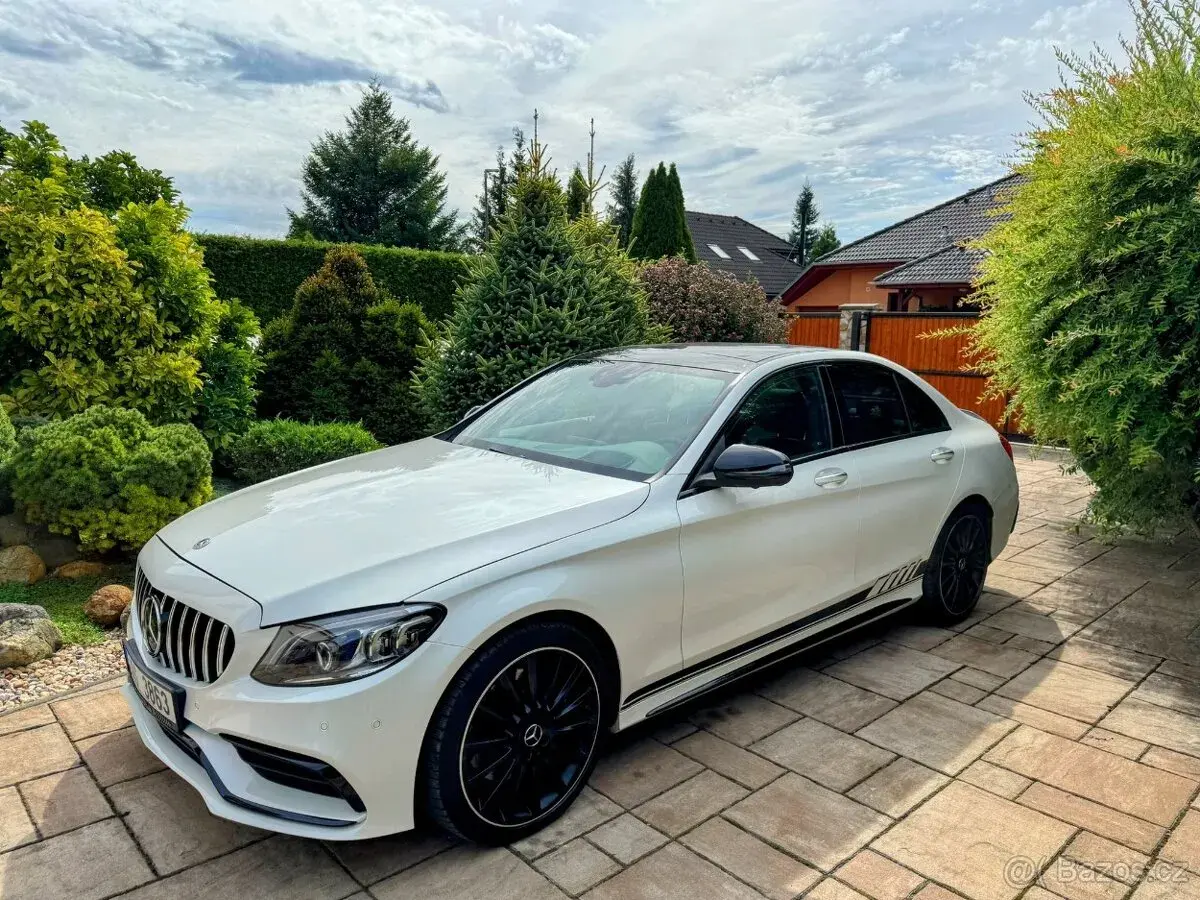 Mercedes-Benz C – 90 320 km