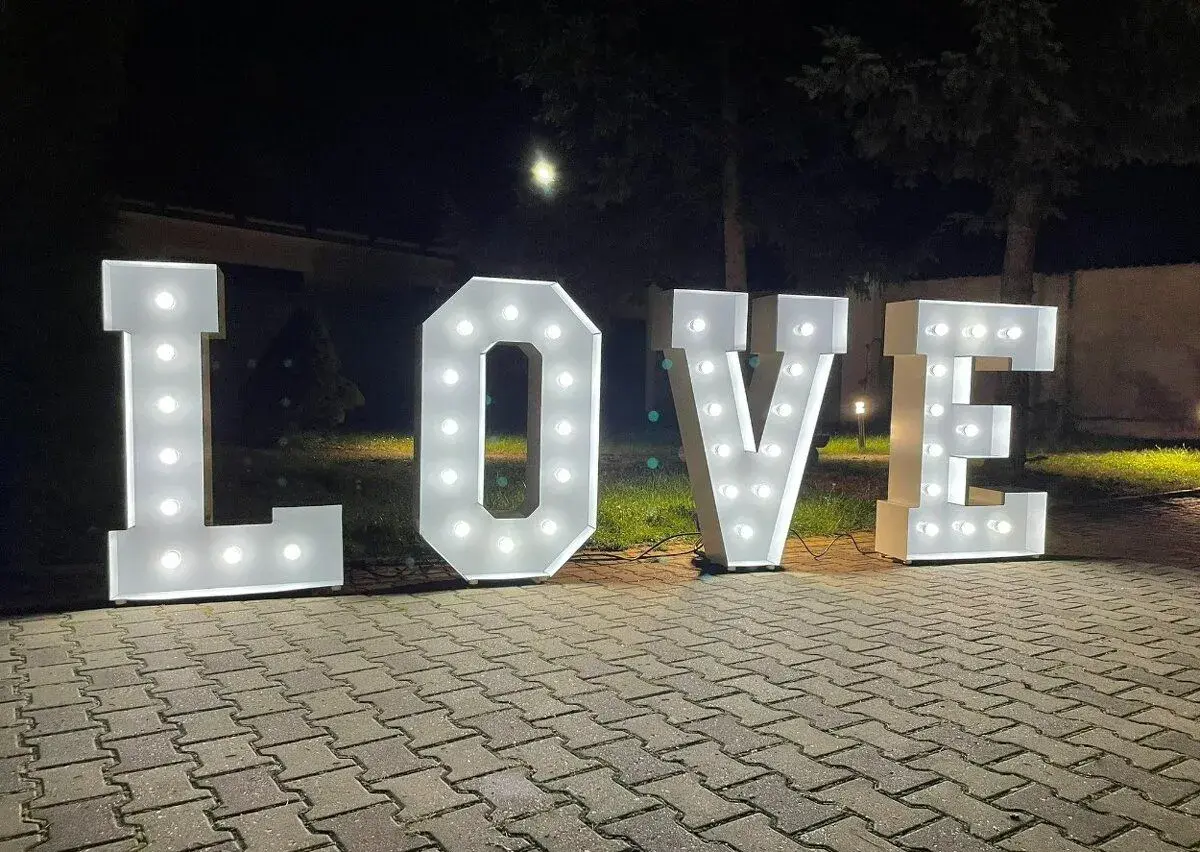 Světelná písmenka LOVE