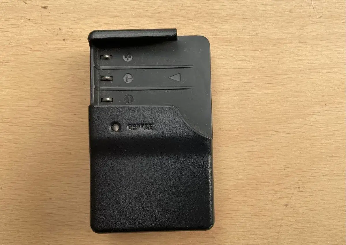 KONICA BATTERY CHARGER