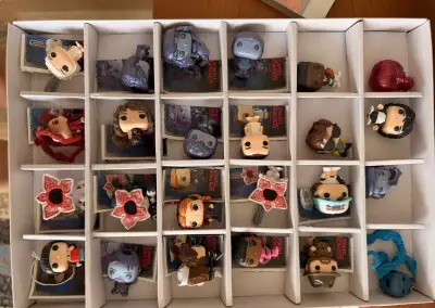 Celá kolekce kinder Joy Stranger things