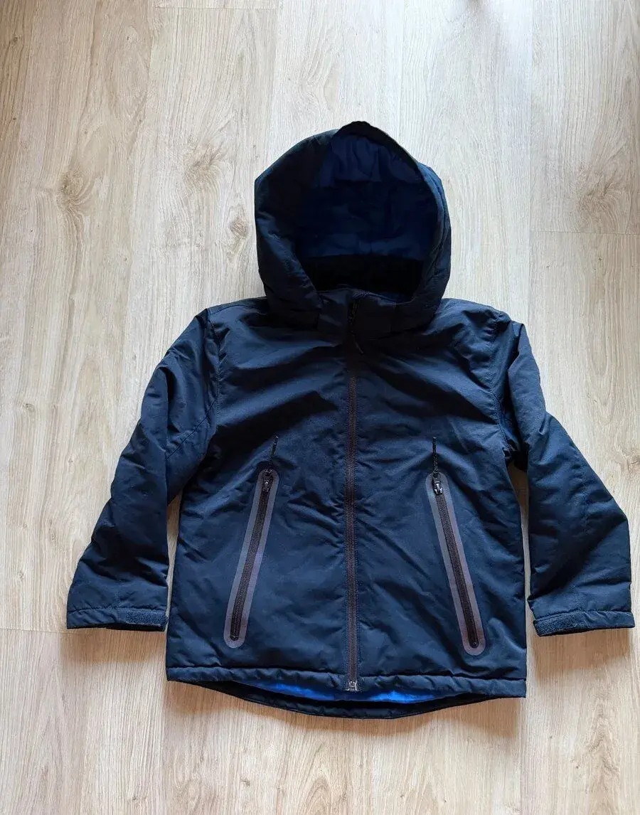 dětskou zimní bundu H&M – vel. 134 (8–9 let) – s kapucí