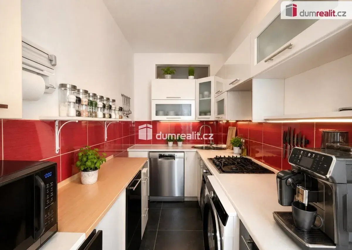 Prostorný byt 3+1 se TŘEMI balkony na Severní Terase