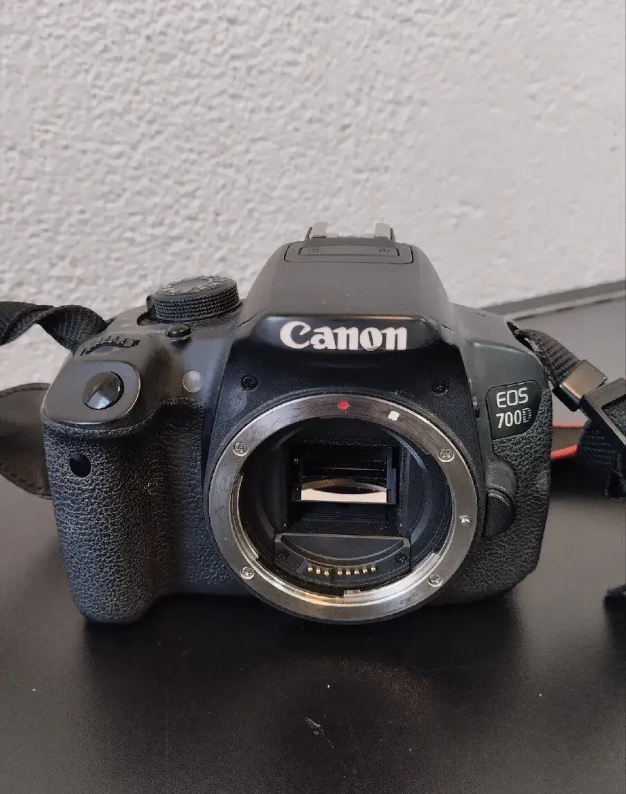 Tělo digitální zrcadlovky Canon EOS 700D