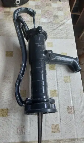 Ruční pumpa na vodu