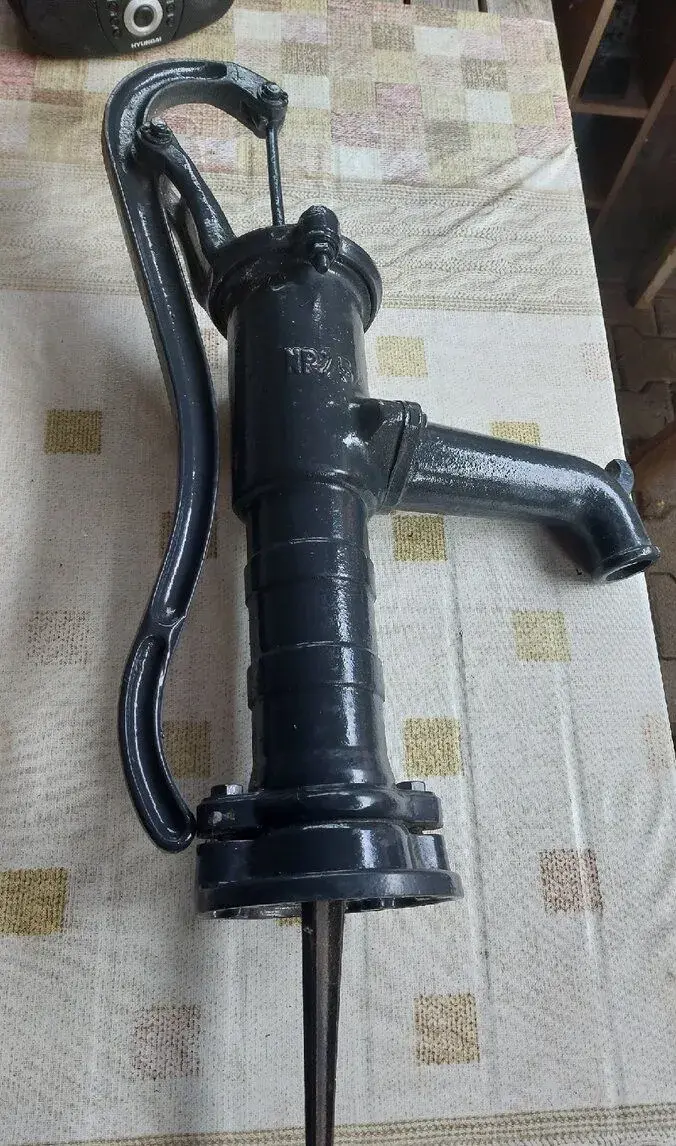 Ruční pumpa na vodu