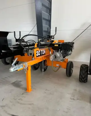 benzínová hydraulická štípačka na dřevo , štípač dřeva