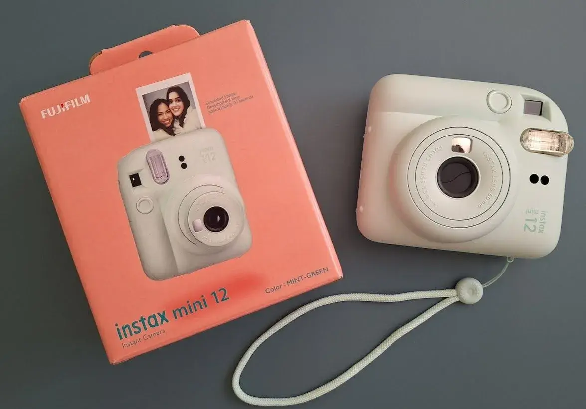 Instax mini12 + obal + 1x balení filmu /10 snímků/