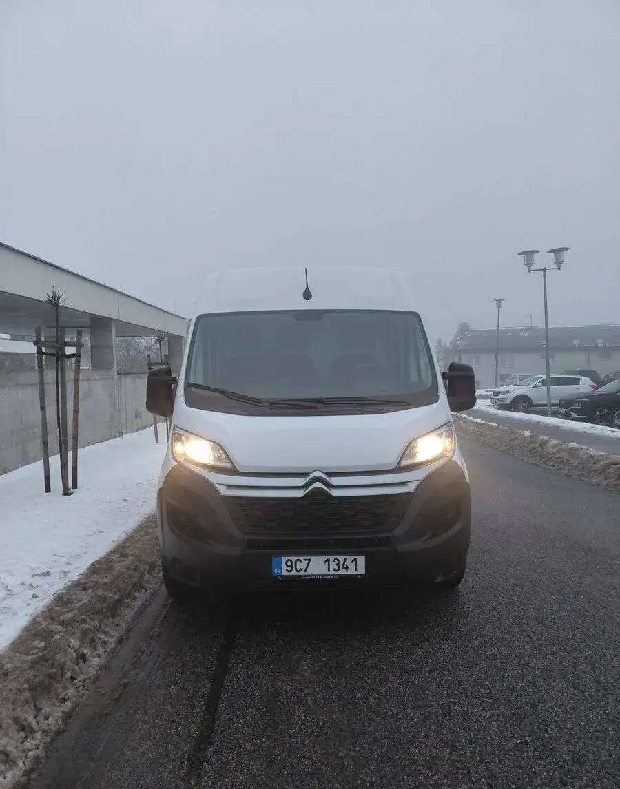 K pronájmu menší dodávka Peugeot Boxer L2H2