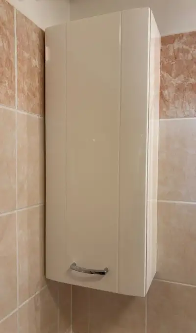 Závěsná koupelnová skříňka bílý lesk(TOP STAV)
