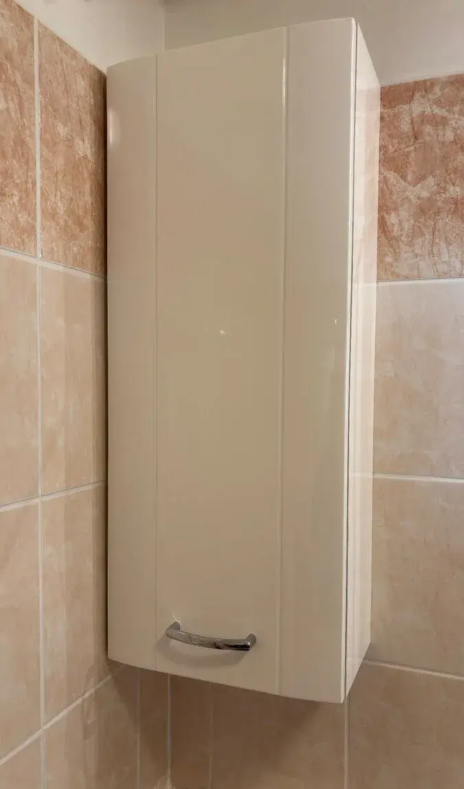 Závěsná koupelnová skříňka bílý lesk(TOP STAV)